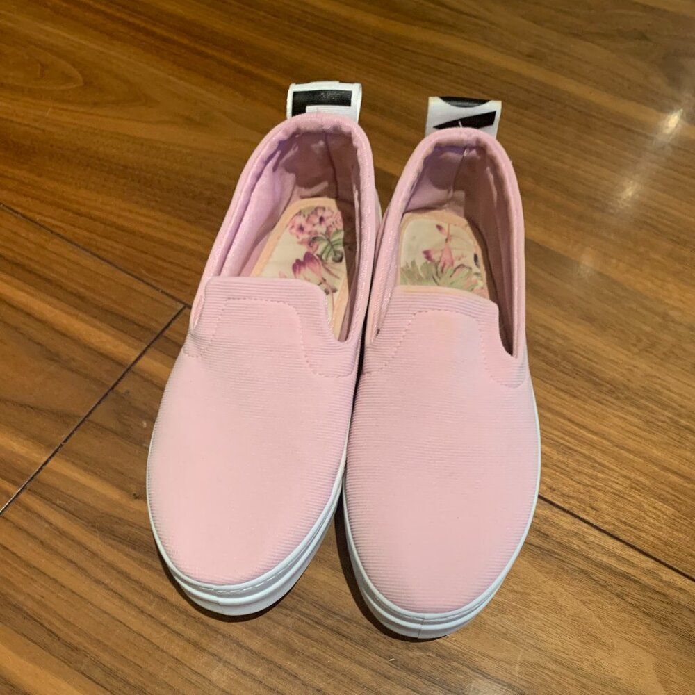 shoes, sneaker, runner, walking, size 8, pink, EUC, graphics, thick sole